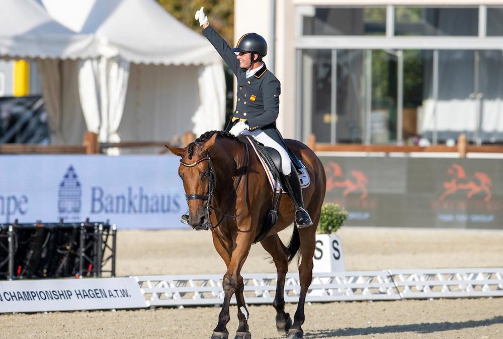 Adrián Roldán brilla en el Campeonato de Europa de Doma Clásica U25 en Budapest