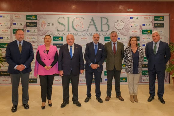 El alcalde de Sevilla inaugura por primera vez el SICAB