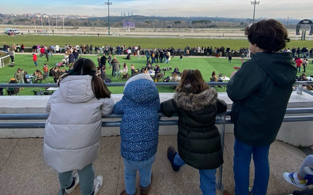 Un día en familia en el Hipódromo de la Zarzuela de Madrid