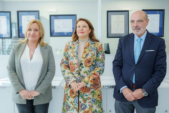 La consejera de Agricultura de la Junta de Andalucía visita el Libro Genealógico y el Laboratorio pionero en Genética Molecular del PRE