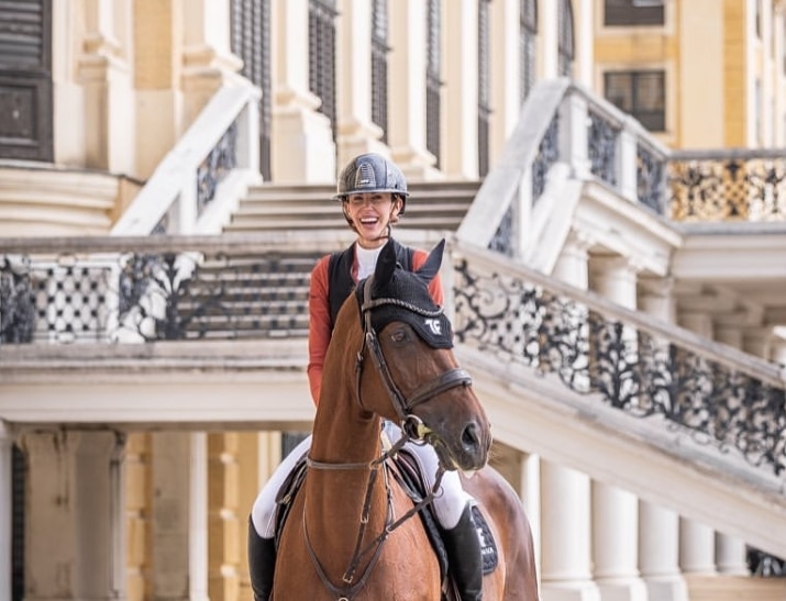 Simone Pearce pasará por quirófano tras un accidente