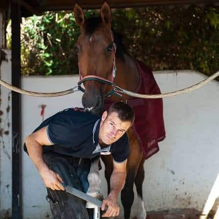 Marc Herrouin: el herrador que ha traído a España un robot que puede cambiar las pistas para siempre 